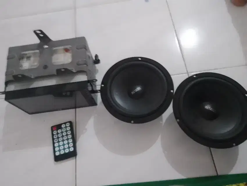 Head unit dan speaker