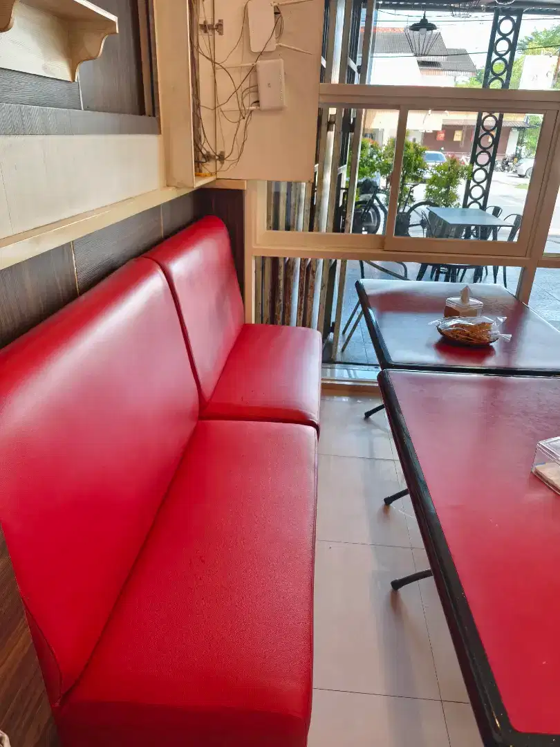 Sofa Merah Empuk