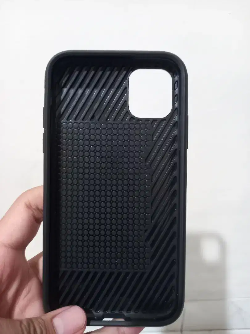 Hardcase Hitam Ip 11