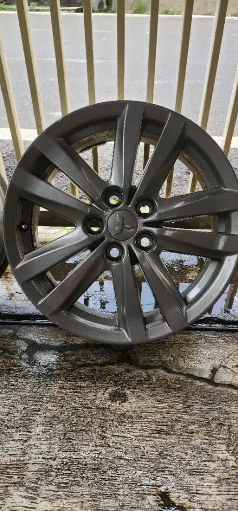Di jual velg original outlander R17