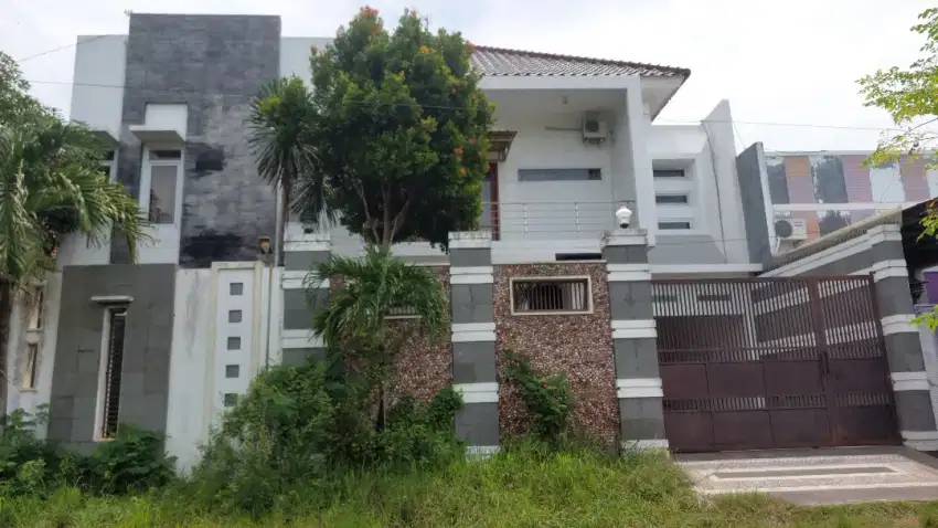 Rumah Mewah 2 Lantai Kawasan Basuki Rahmat
