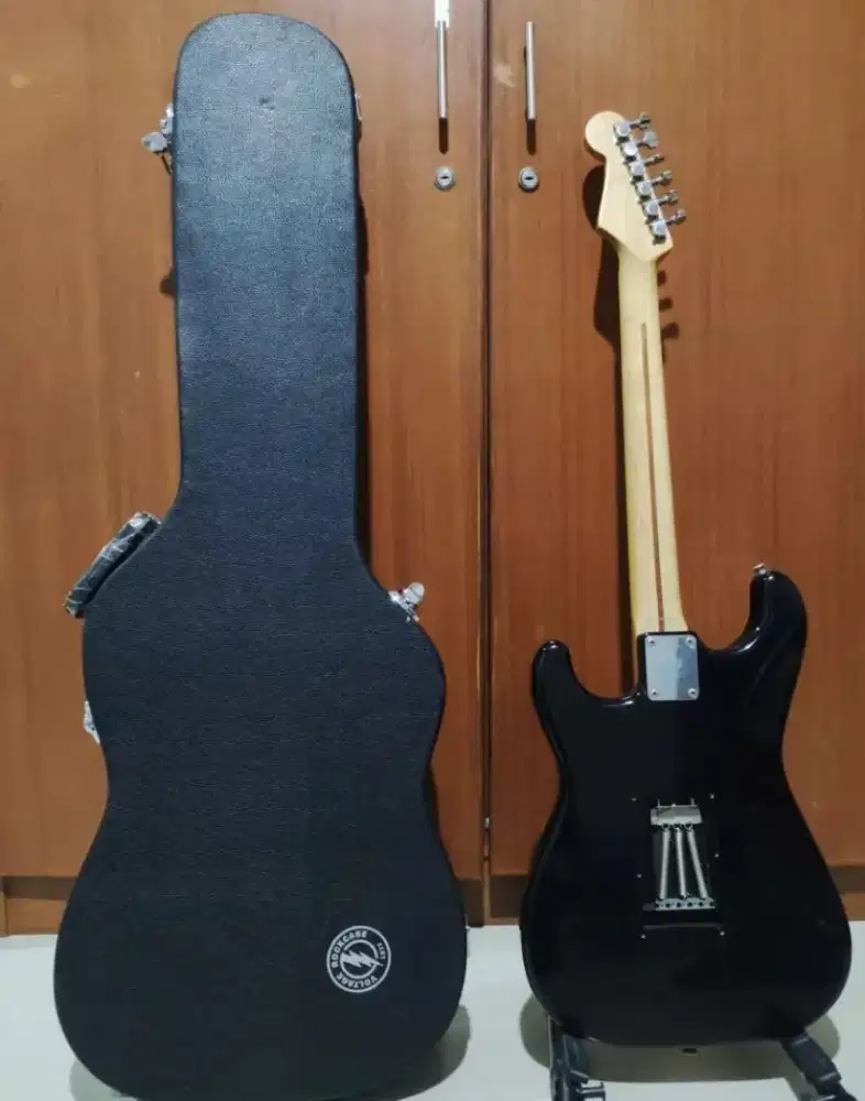 Di jual gitar merk Fender