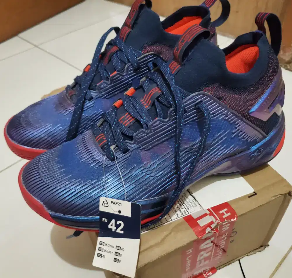 Sepatu badminton perfly