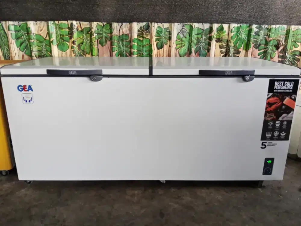 Dijual cepat frezeer,,,barang Mash sprti baru,,900liter,