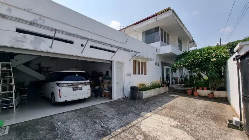 RUMAH DENGAN LINGKUNGAN TENANG DI BUKIT SARI