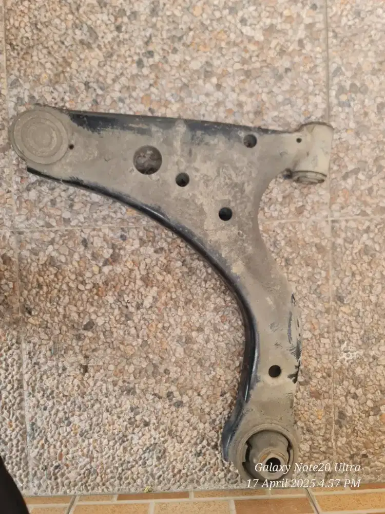 Shock Depan & Kapak² Depan Mobil Rush