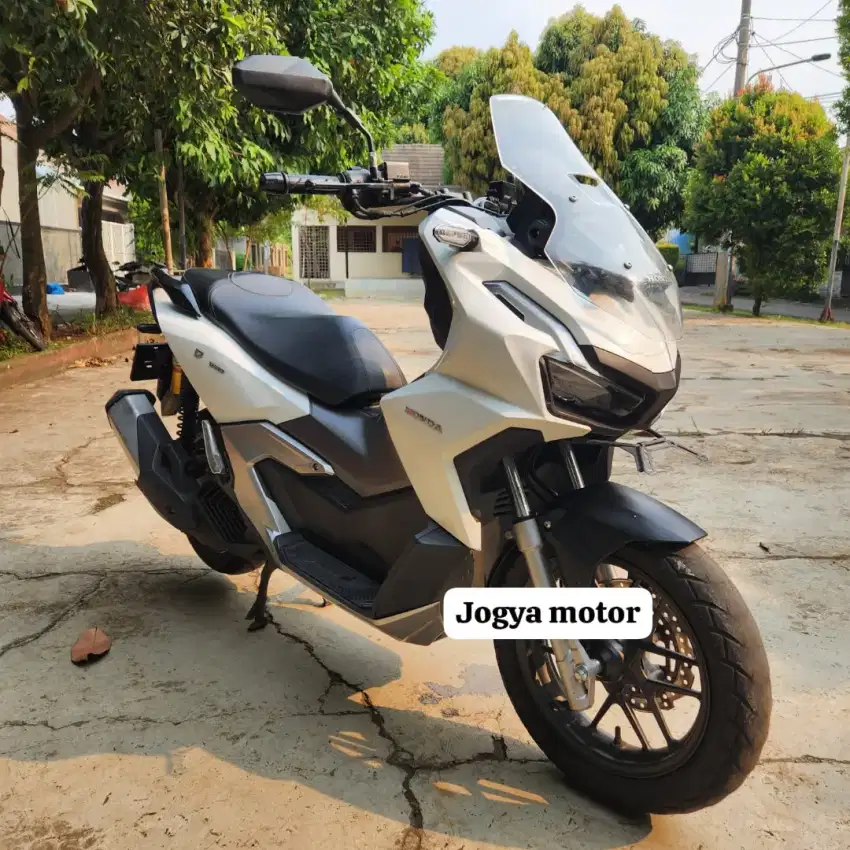 Honda adv 160 cbs putih tahun 2023