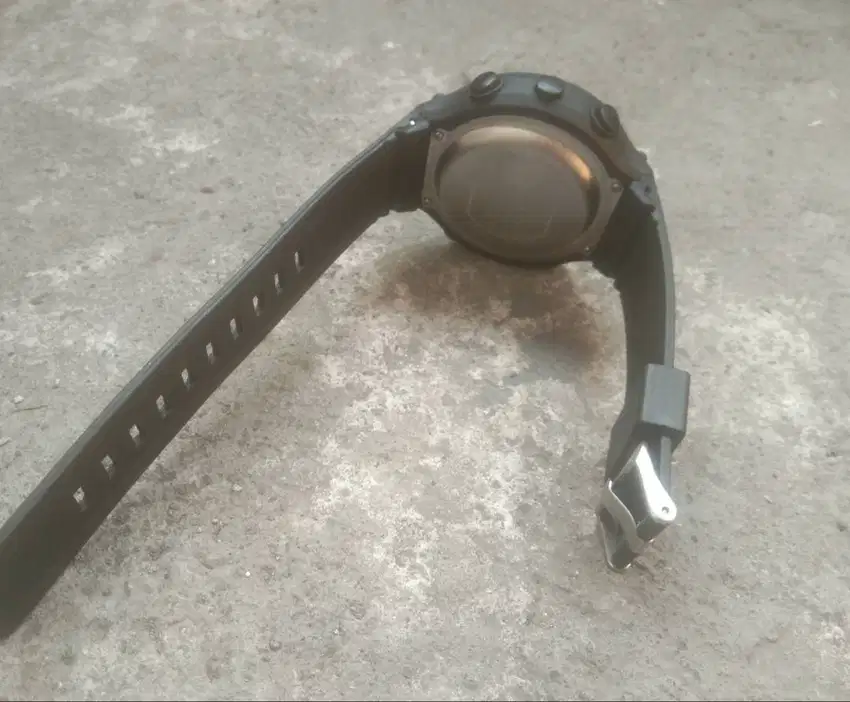 Monggo, dijual jam tangan hitam digital crono