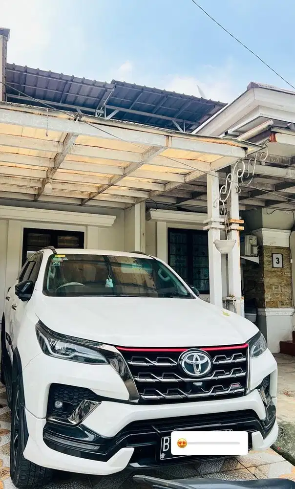 Fortuner vrz trd putih