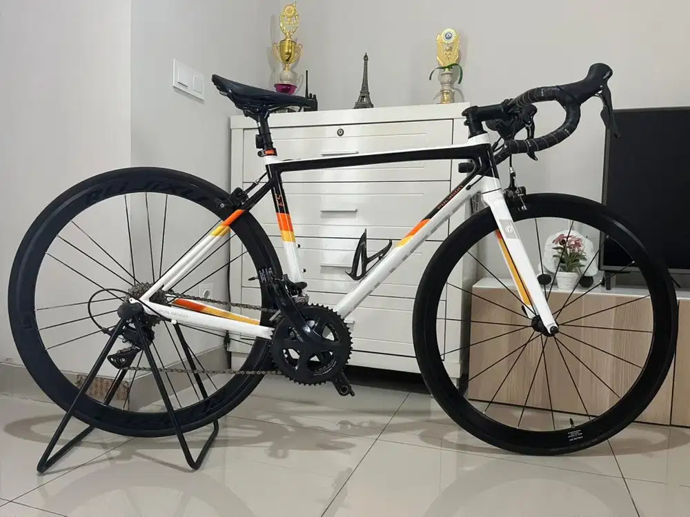 Sepeda roadbike polygon strattos S3