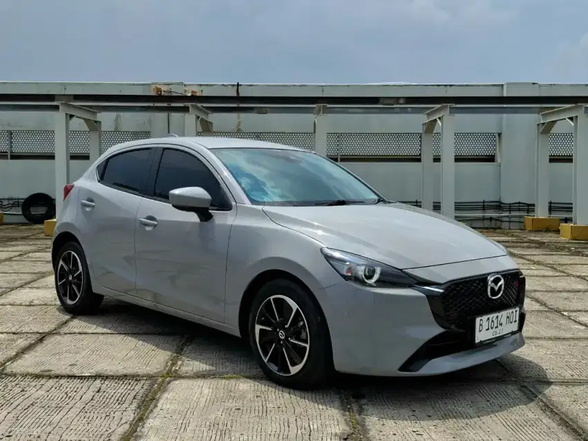 (km 1300) Mazda 2 GT. HB 1.5AT. tahun 2023. Abu Abu. New a like