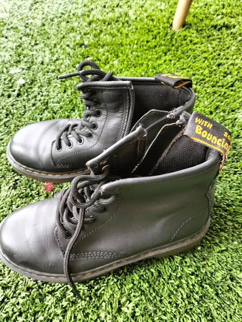 Sepatu Anak Perempuan dr Martens