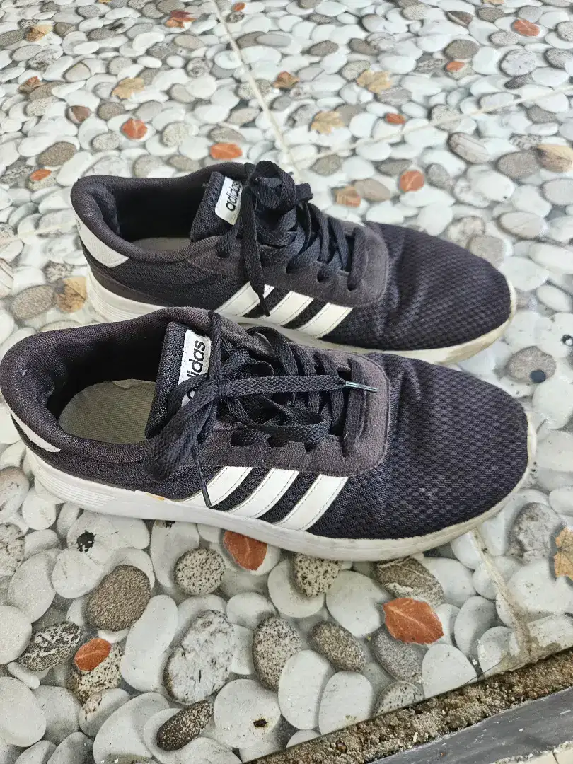 Sepatu adidas black white ori size 41 running lari