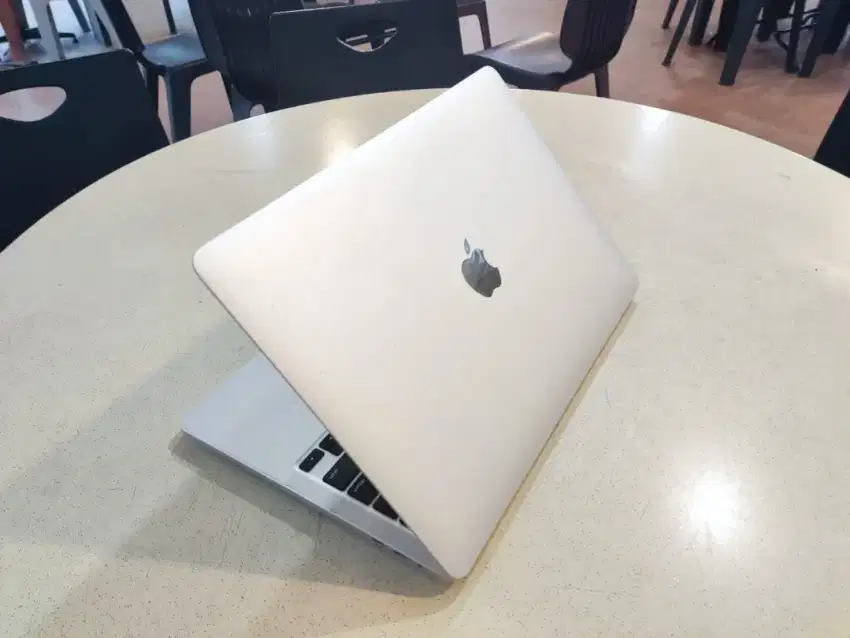 Macbook Pro 2020 CTO Intel i7/32/2TB Preloved