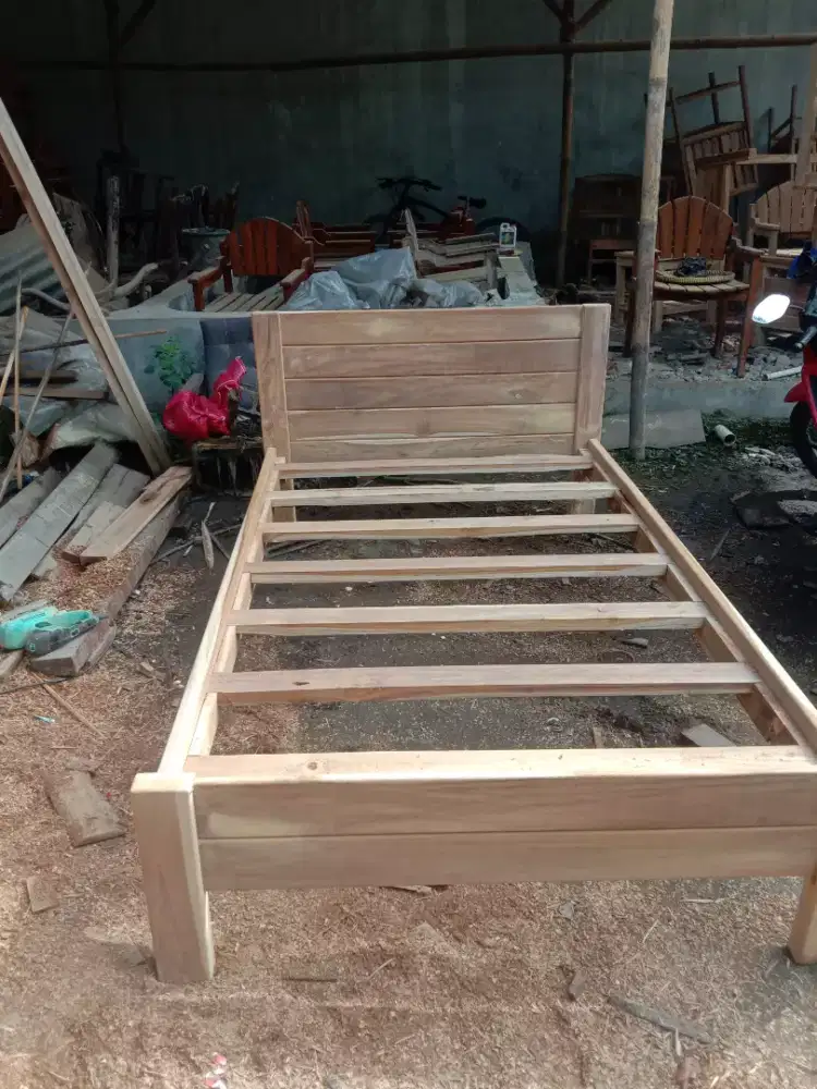 dipan kayu jati minimalis