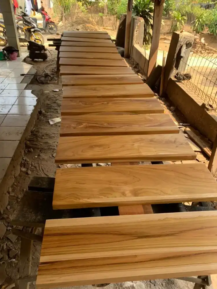 Trap Anak Tangga Kayu Jati Perhutani ukuran T. 3cm x L. 20cm x P. 1 M