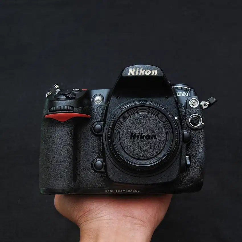 Nikon D300 Body Only Mulus