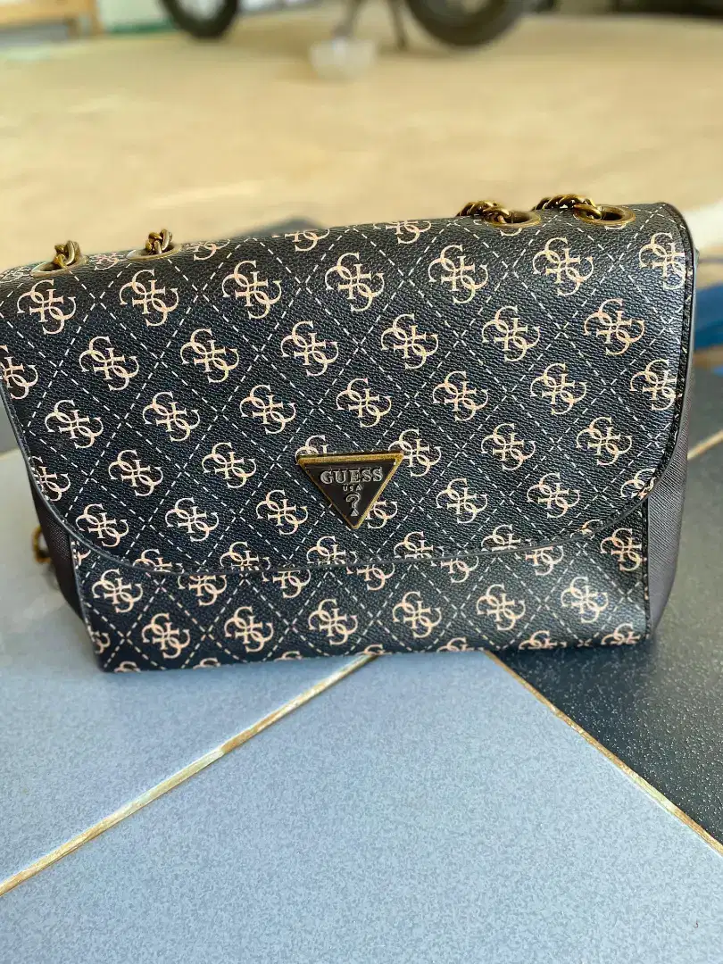 Tas Wanita Guesss