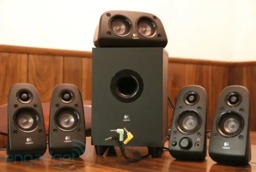 Speaker logitech z506 baru belum pernah pakai. Hadiah dari kantor