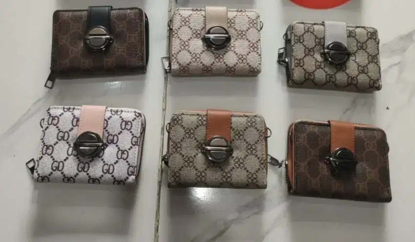 Dompet ada tali rantai