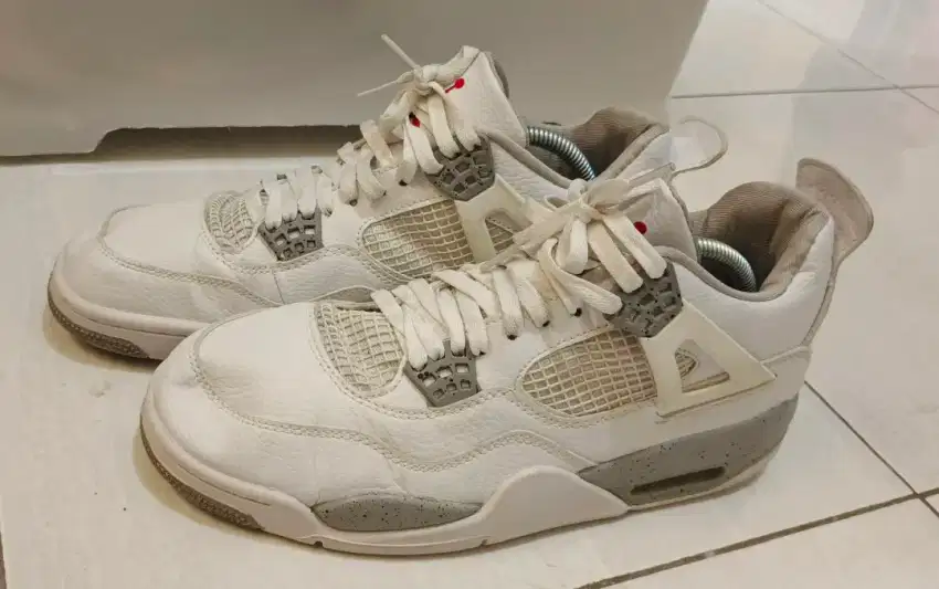 Sepatu Basket Air Jordan Retro 4 Size 44
