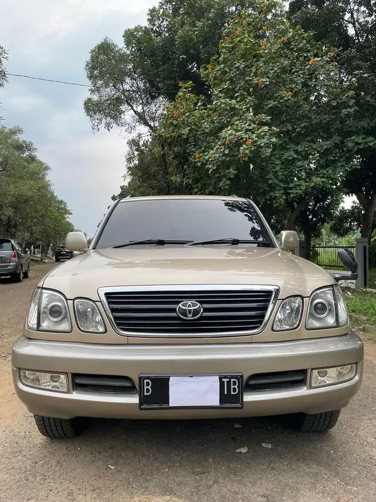 Land cruiser tahun 2000