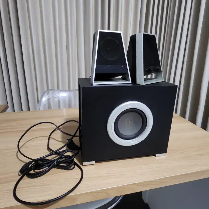 Altec lansing VS2621 speaker + Subwoofer