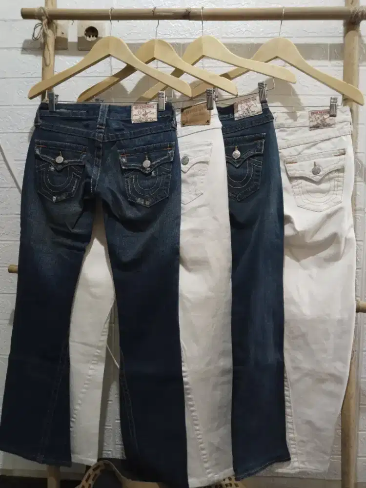 JUAL JEANS IMPORT ORIGINAL MERK  TRUE RELIGIION  SIZE 29 WHITE USA