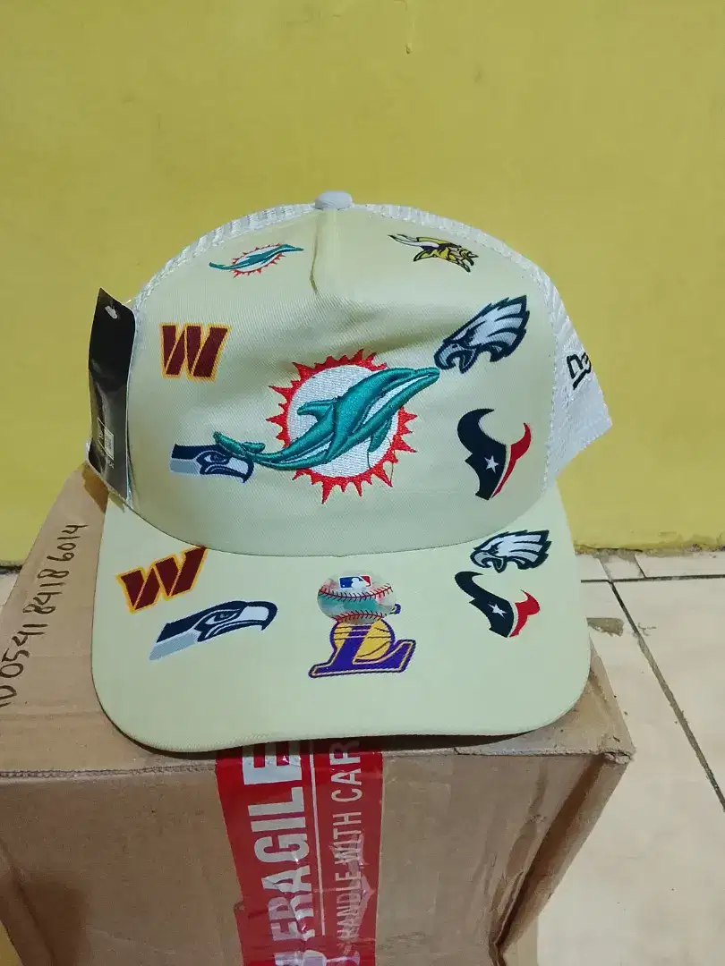 Topi NBA Many Patches Logo