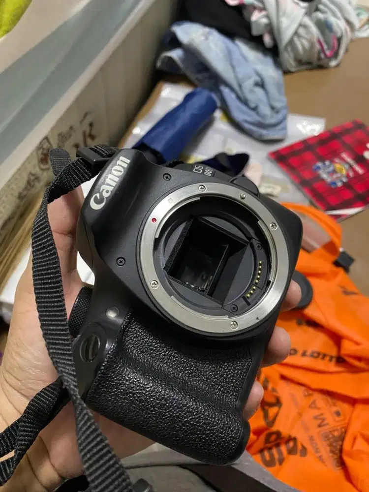 Kamera 1300D wifi lengkap,plus lensa tele ,paket bola kata org itu