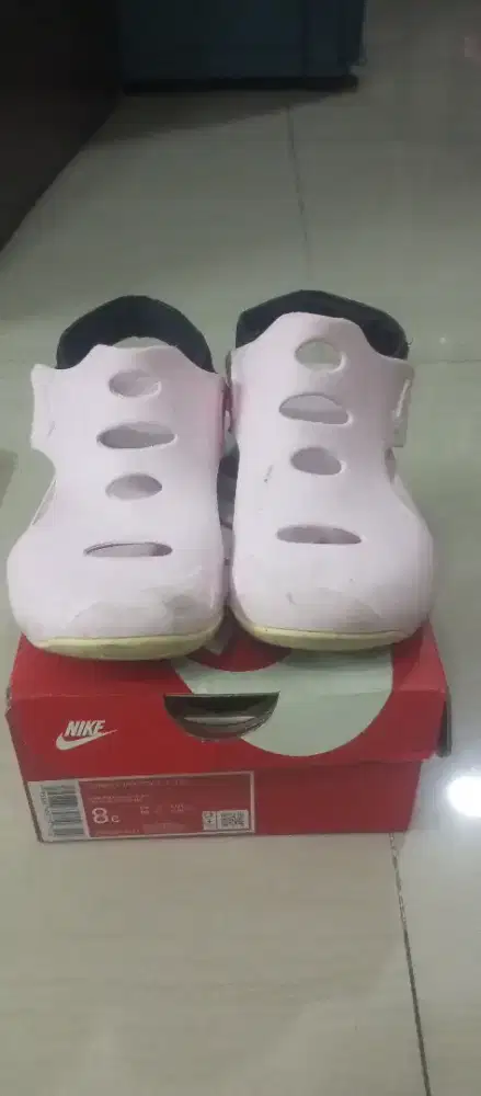 Sepatu sandal anak perempuan