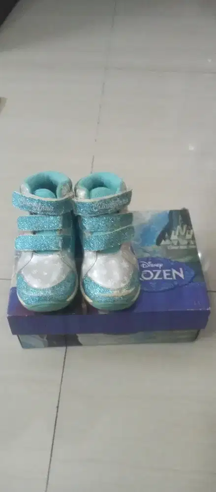 Sepatu anak perempuan Disney Frozen