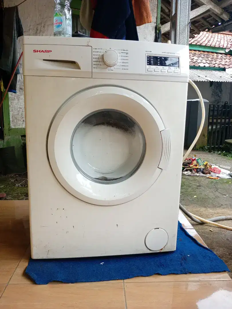 Mesin cuci front loading