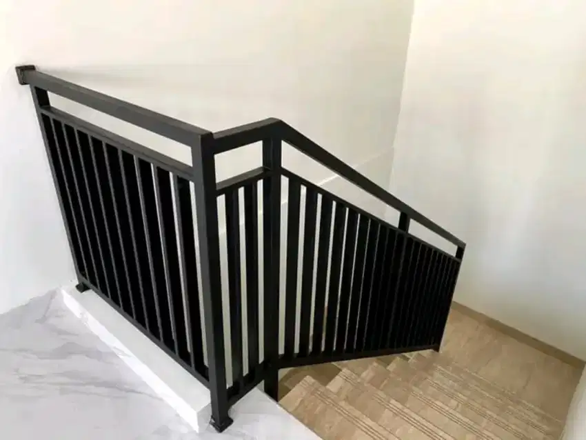 Ralling tangga minimalis hollow