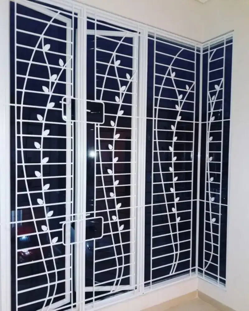 Tralis jendela motip daun