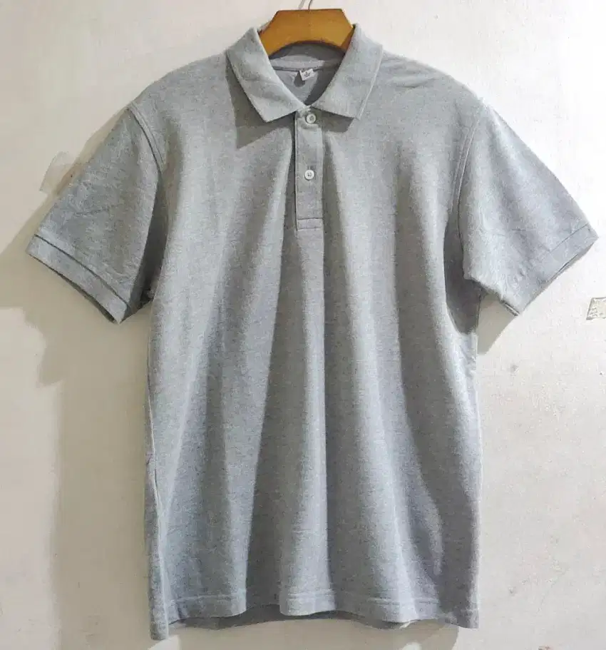 Polo shirt abu Uniqlo
