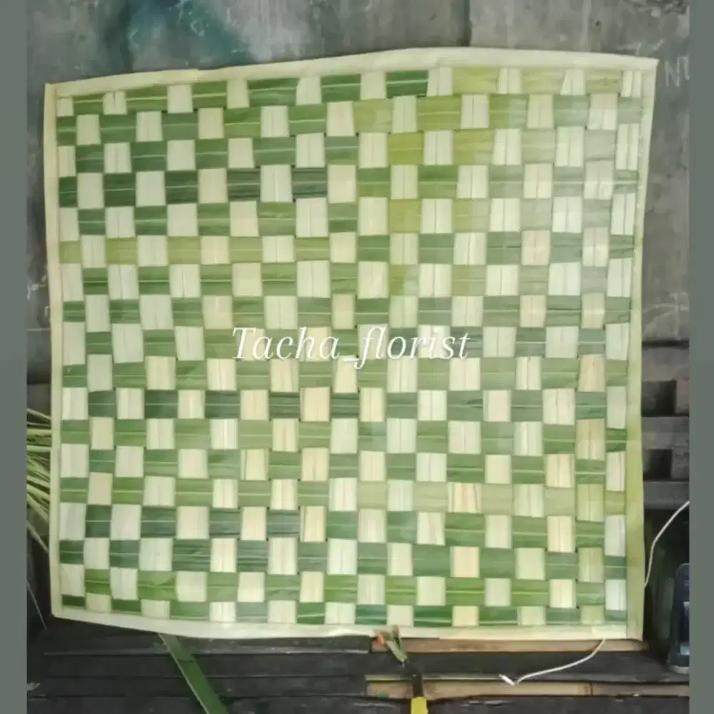 Tikar janur kuning untuk dekorasi