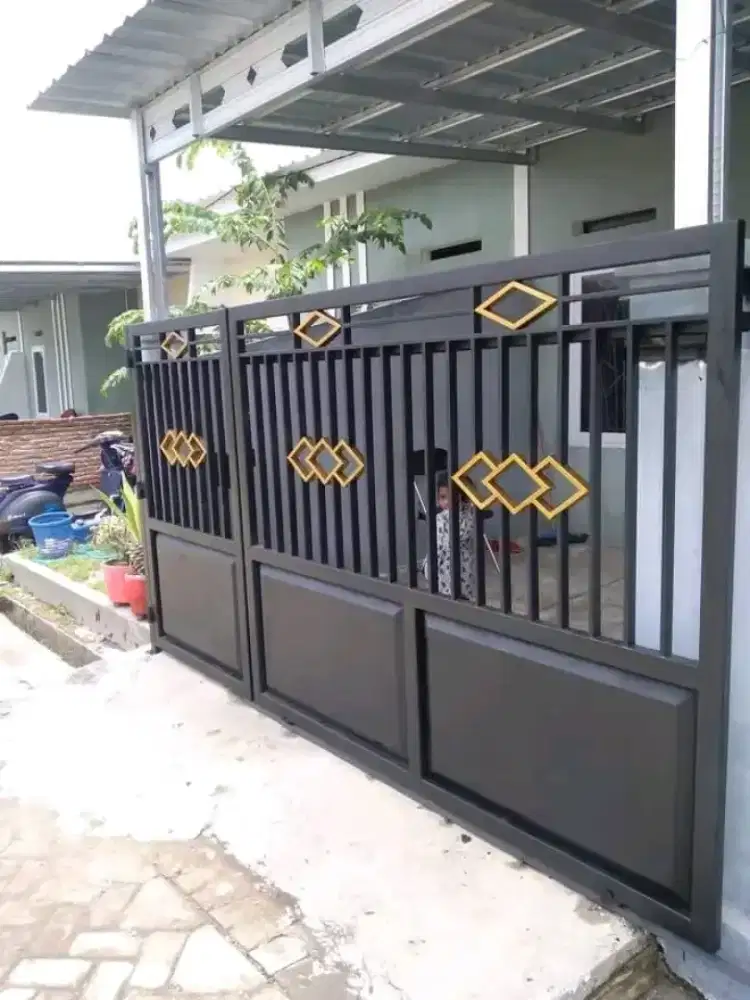 Pagar hollow kombinasi plat besi