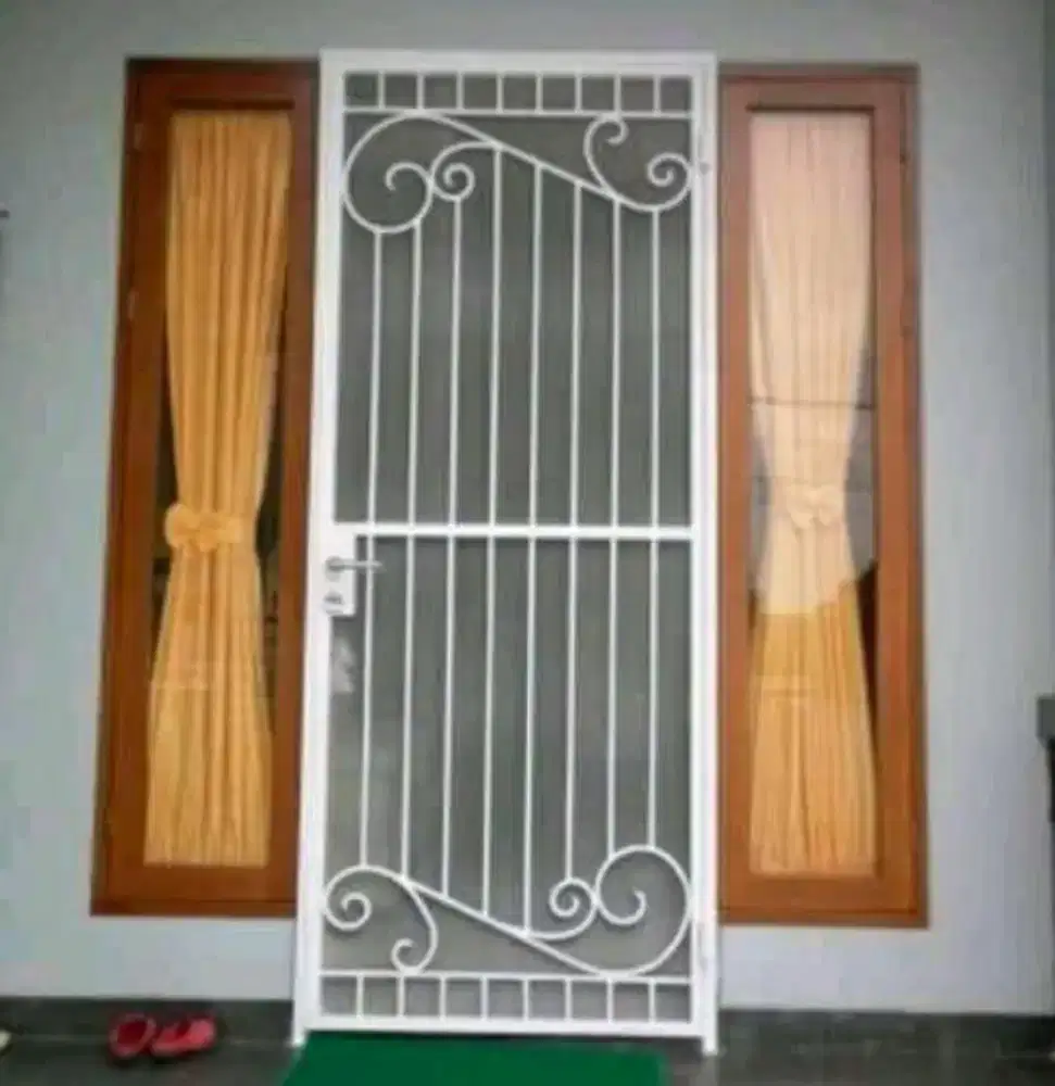 Pintu  dobel besi kasa nyamuk