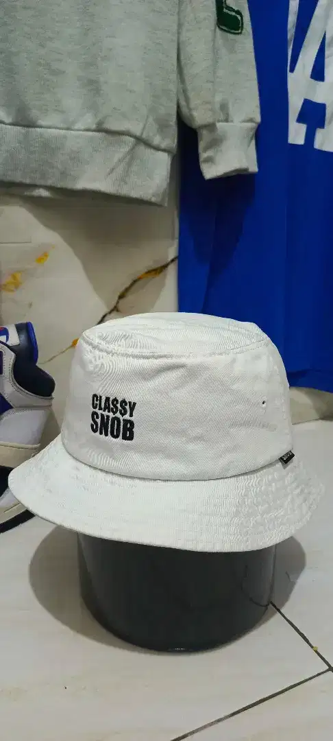 Bucket Putih SNOB
