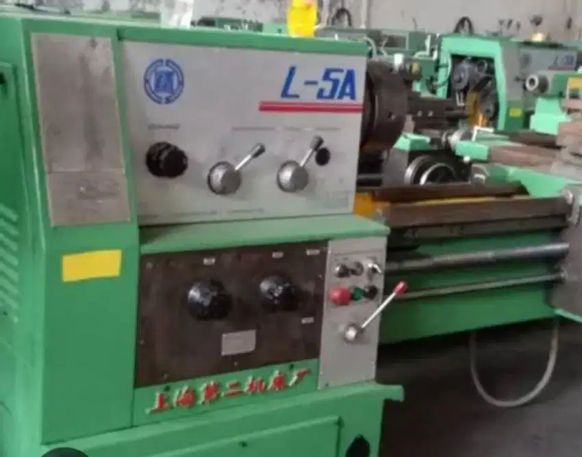 Mesin bubut L5A x 2m