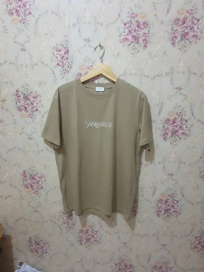 Mulus .authentic kaos .shirt saint laurent size Xl fit L