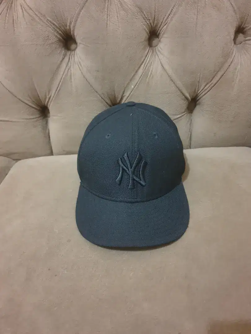 Mulus .authentic topi new era size 7.5