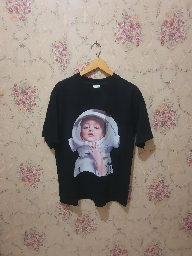 1.mulus .authentic kaos .baju ADLV size 1