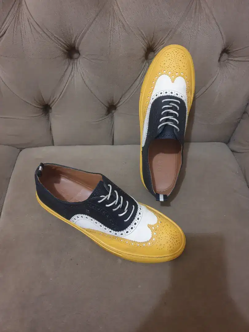 Mulus .authentic sepatu .sneakers bally limitet size 42