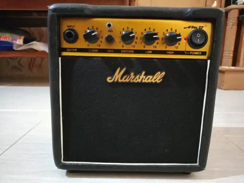 Siap Pakai Suara Gahar
Ampli Gitar 2 Input
Power 25Watt