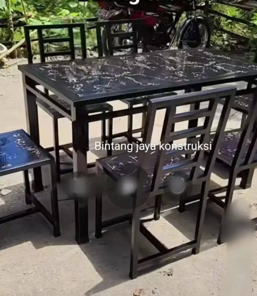 Meja makan bahan besi