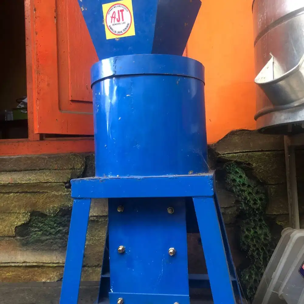 Alat pencacah sayur atau rumput