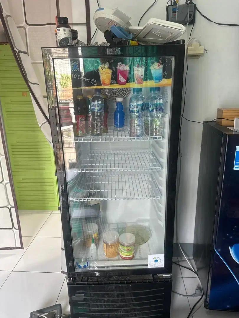 Jual showcase rsa baru dipake dua minggu
