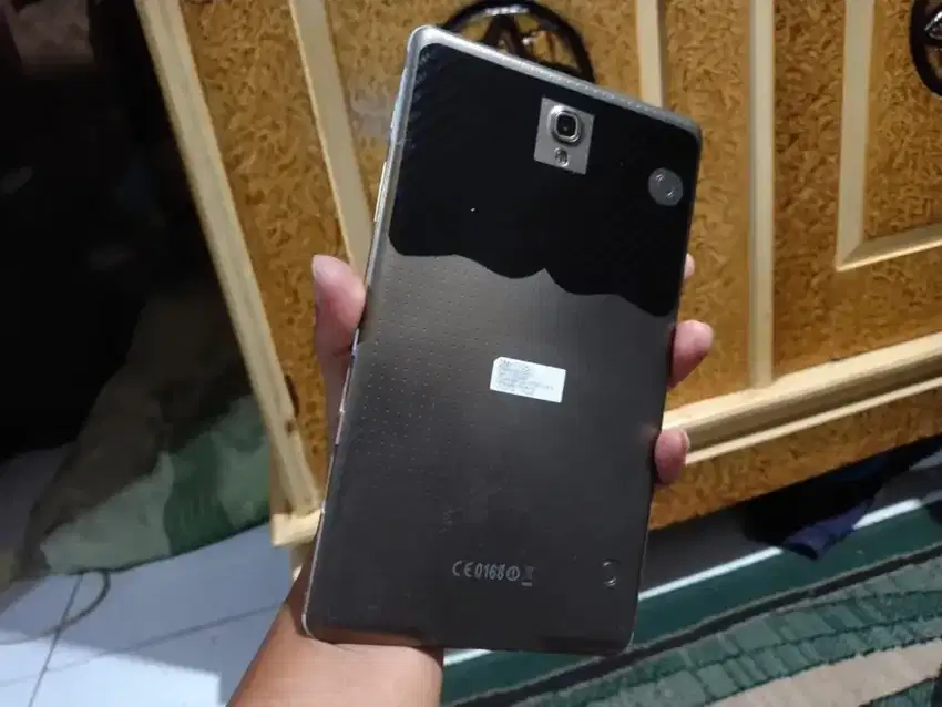 Super Tipis setipis buku
Samsung Galaxy Tab S - SM-T705